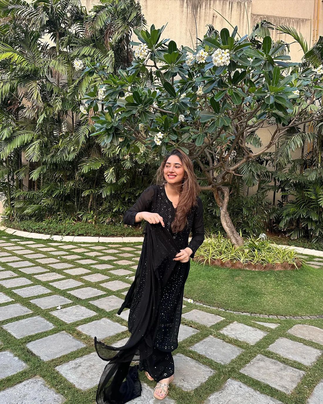Fareen beautiful resham mukesh work viscose jall kurti paired with plazzo and chiffon dupatta.
